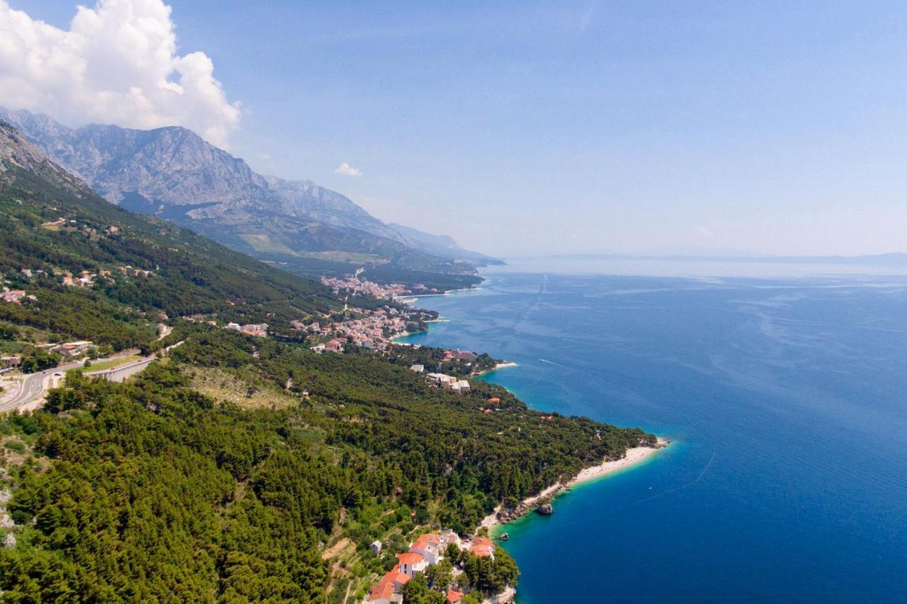 Apartments With A Parking Space Brela, Makarska - 11552 Exterior foto
